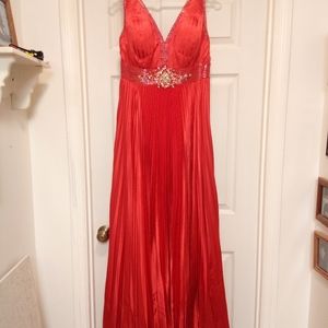 🆕Red👗 V-neck 🌹size 10🌹PRETTY jeweled bodice 💎